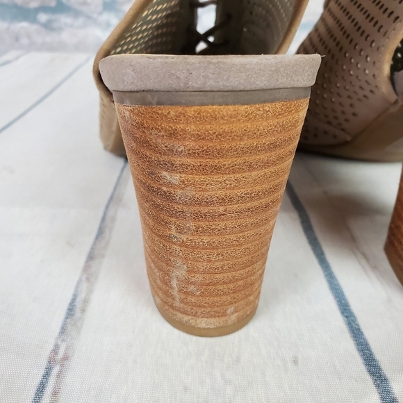 Franco Sarto Gossip Peeptoe  Slingback Sz 9W Taupe Suede - Picture 13 of 13